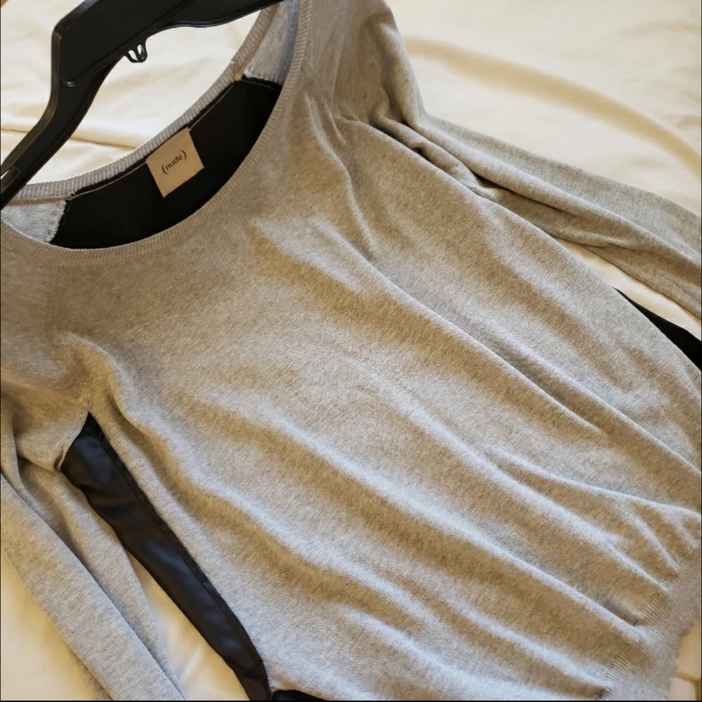 Nude Inc. Long Sleeve Gray Sweater w/ Shiny…